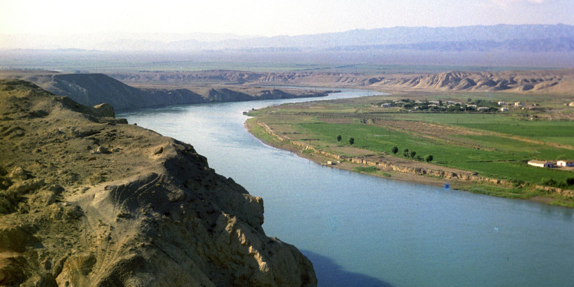 Река Сырдарья в районе города Ленинабада - ИноСМИ, 1920, 30.04.2021