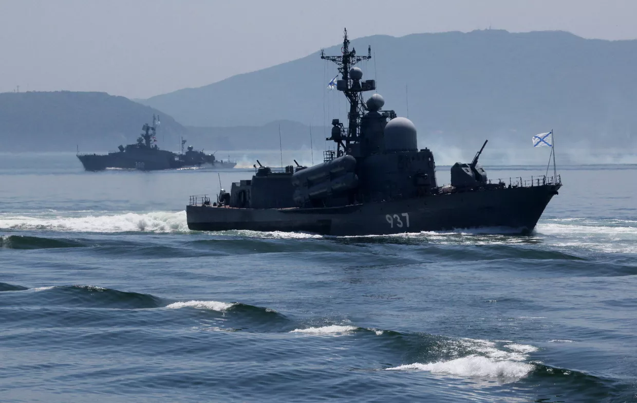 Репетиция военно-морского парада во Владивостоке Репетиция военно-морского парада во Владивостоке