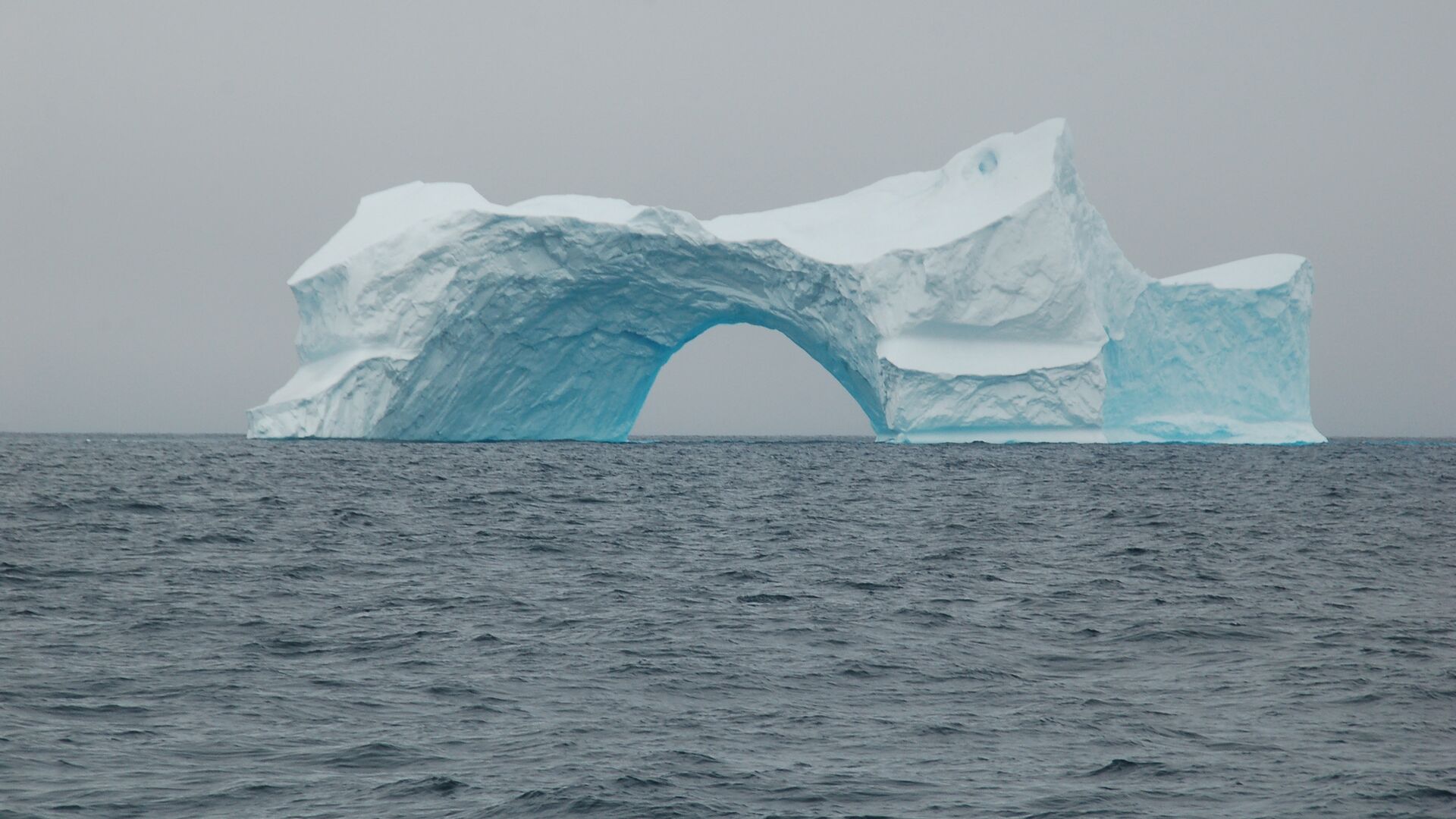 Айсберг в форме арки у берегов Гренландии - ИноСМИ, 1920, 13.02.2018