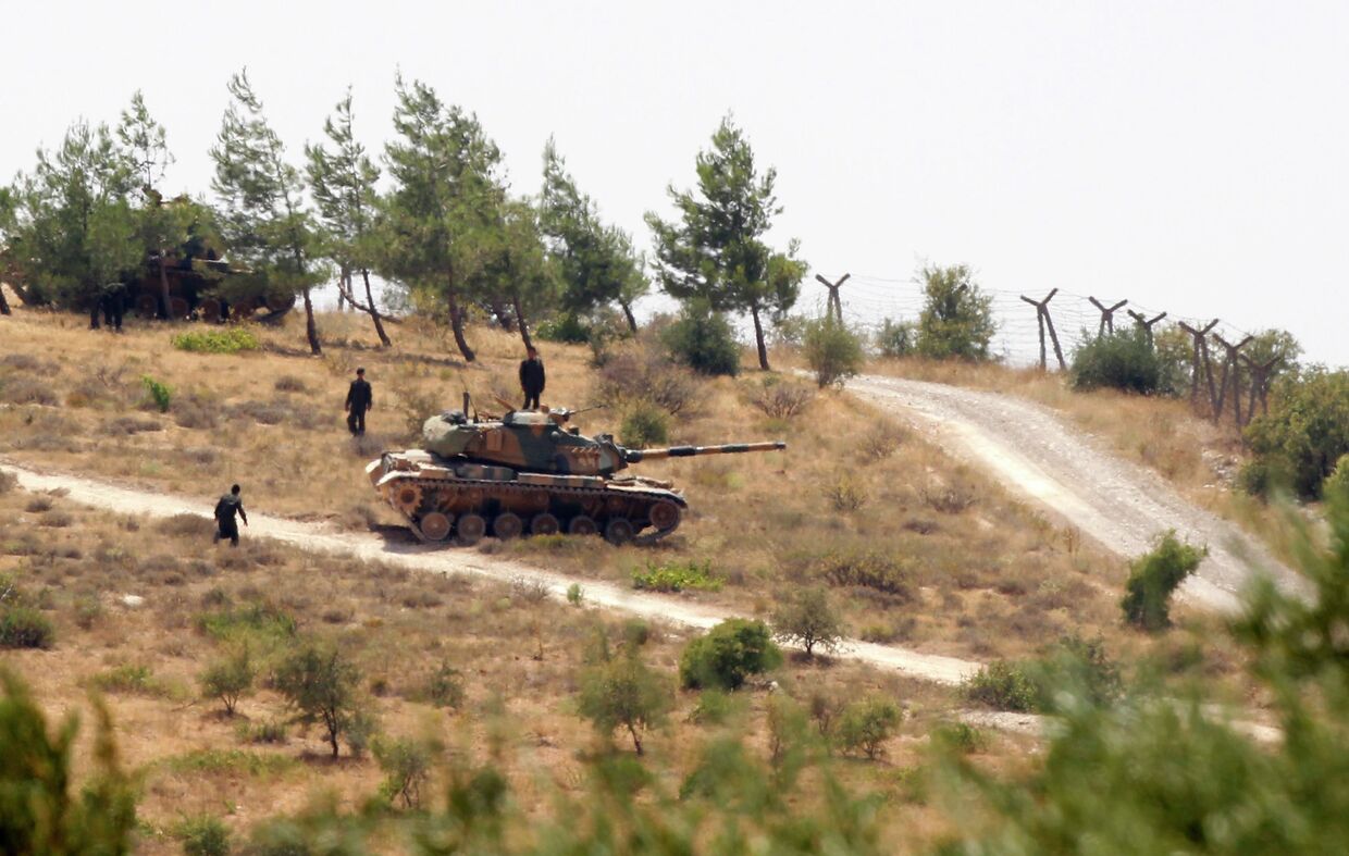 Турция проводит танковые учения вблизи границы с Сирией