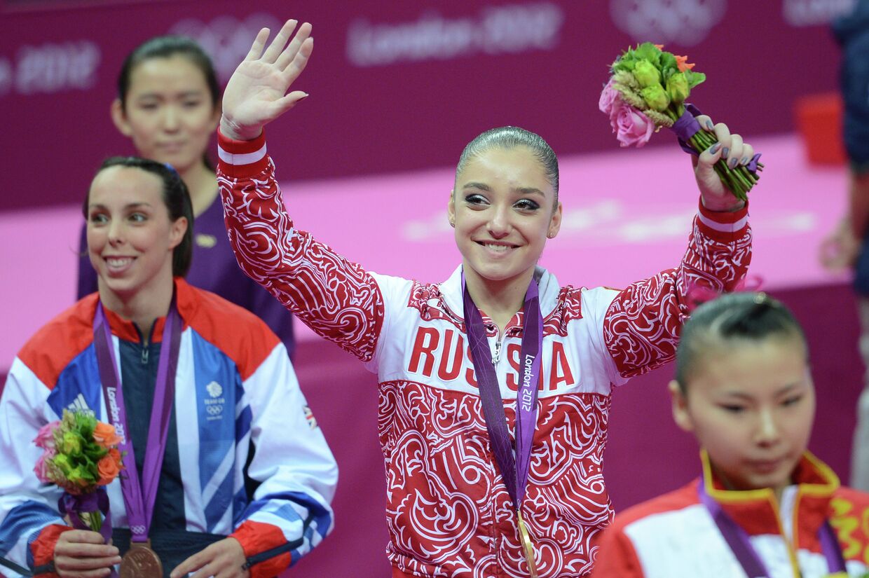 Россиянка Алия Мустафина, занявшая первое место в упражнениях на брусьях 