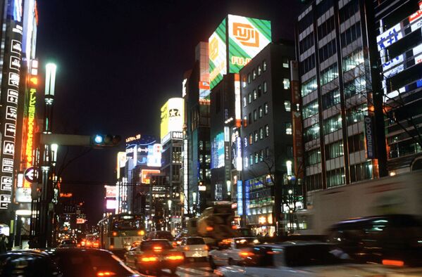 В центре Токио вечером
