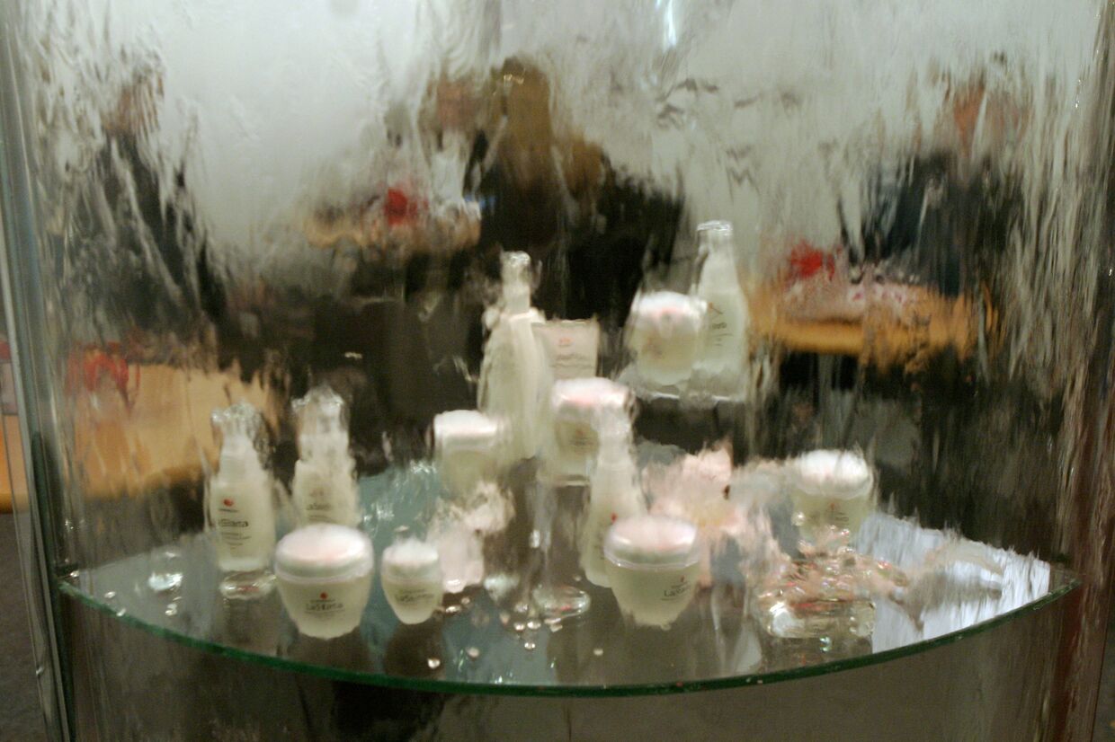 На выставке парфюмерии и косметики  в Москве