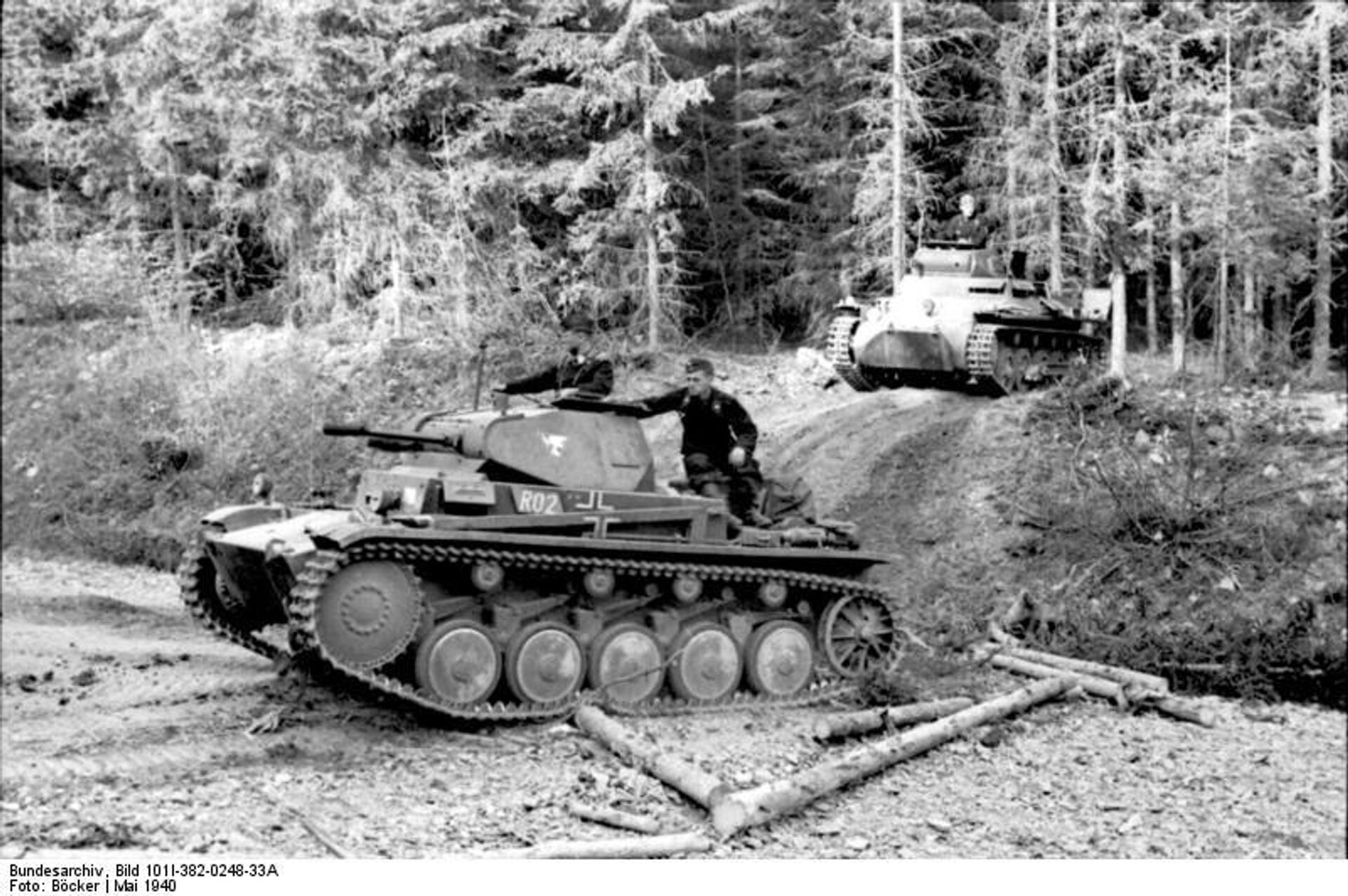 Чар 2 с. Немецкие танки в Арденнах 1940. Арденский лес 1940. Прорыв через Арденны 1940. Танкисты Франции 1940.