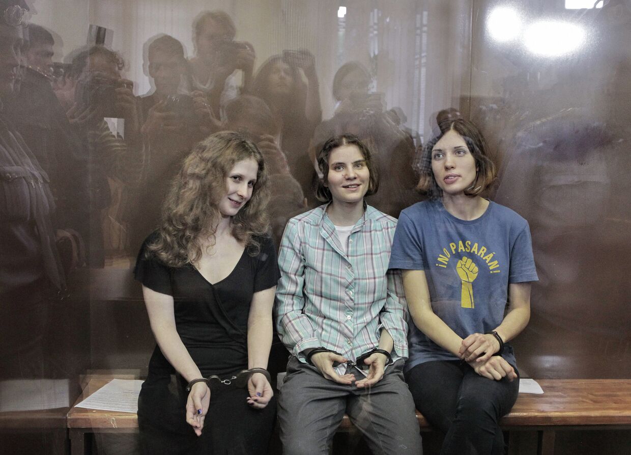 Оглашение приговора участницам панк-группы Pussy Riot