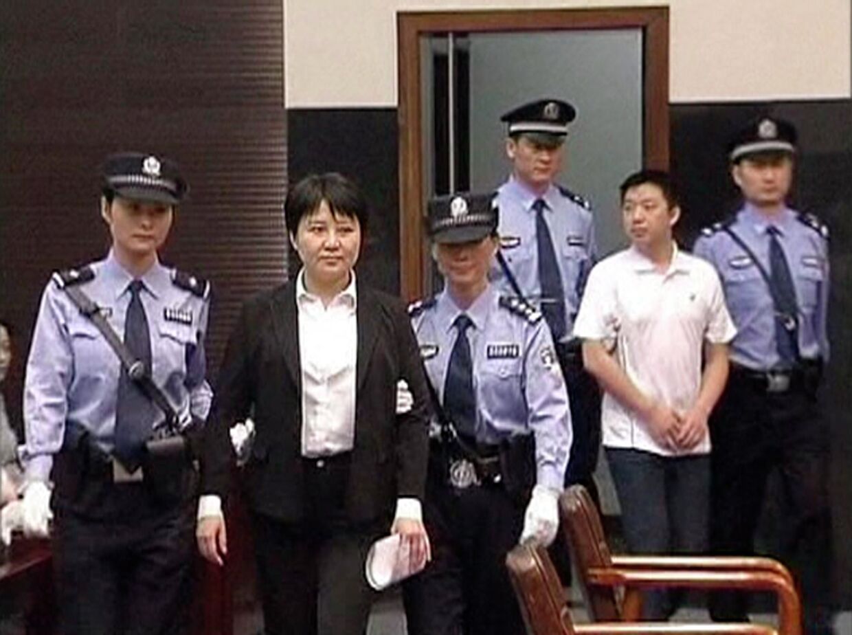 Жена экс-главы города Чунцин Гу Кайлай в зале суда