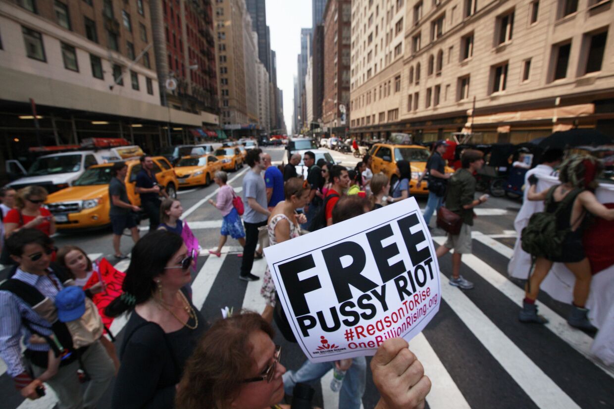 Протест в Нью-Йорке в защиту Pussy Riot