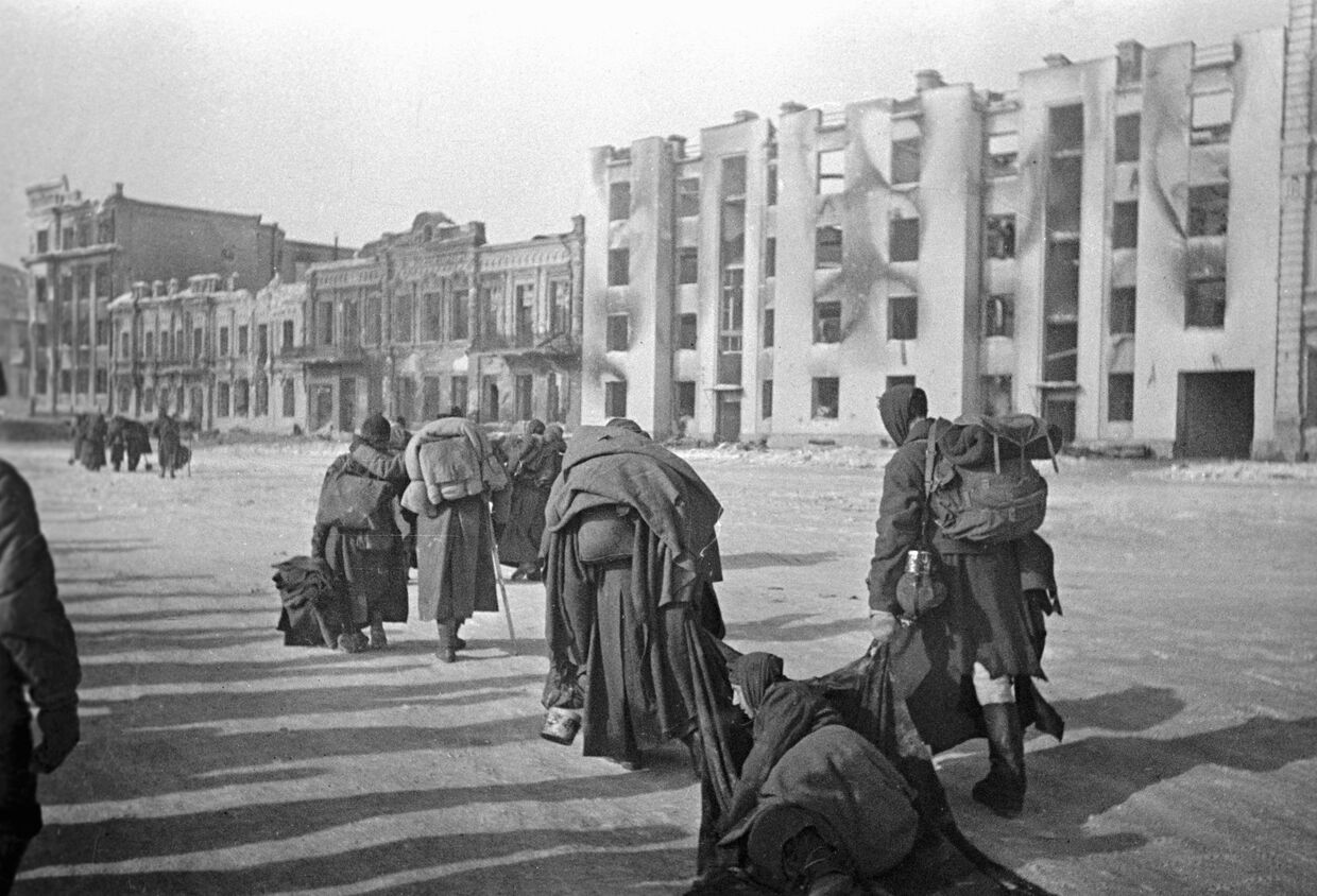 Пленные фашисты покидают Сталинград