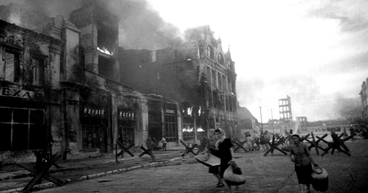 Сталинград. Бомбежка. Август 1942 год