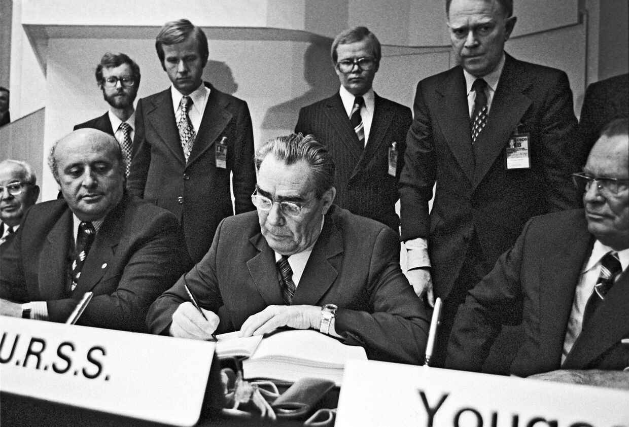 Л.Брежнев на Совещании по безопасности в Европе, проходящем в Хельсинки 