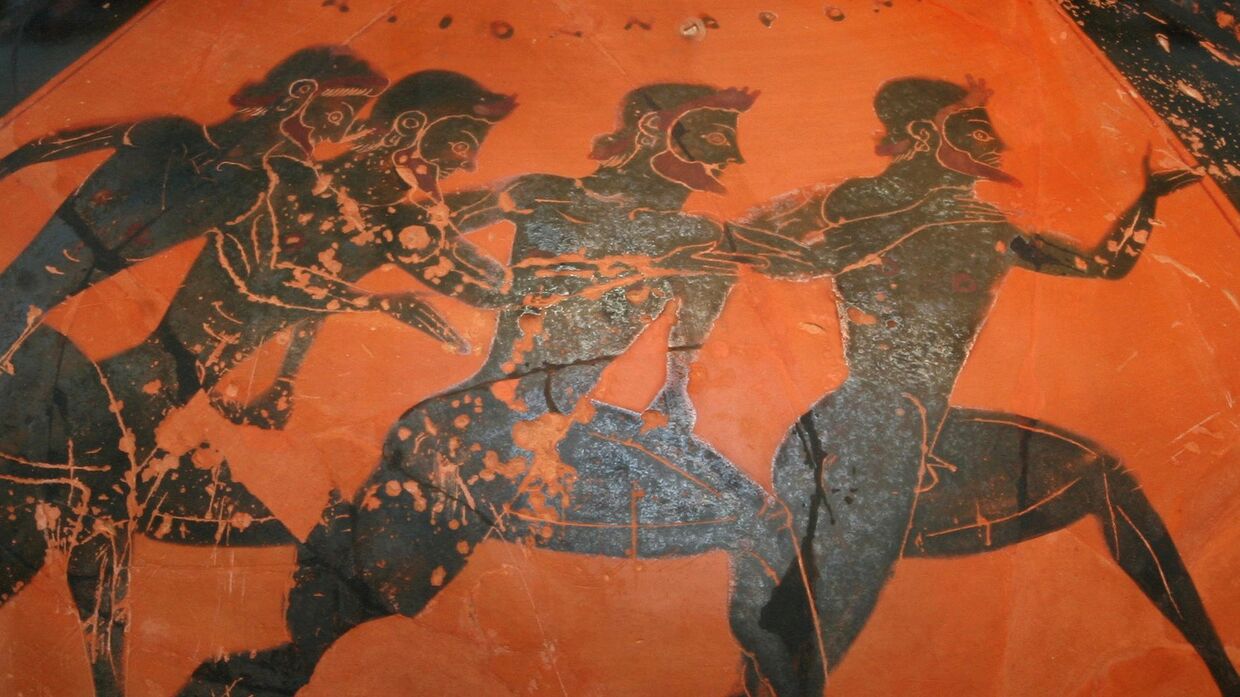  Соревнующиеся бегуны на панафинейской амфоре. 530 г. до н. э.