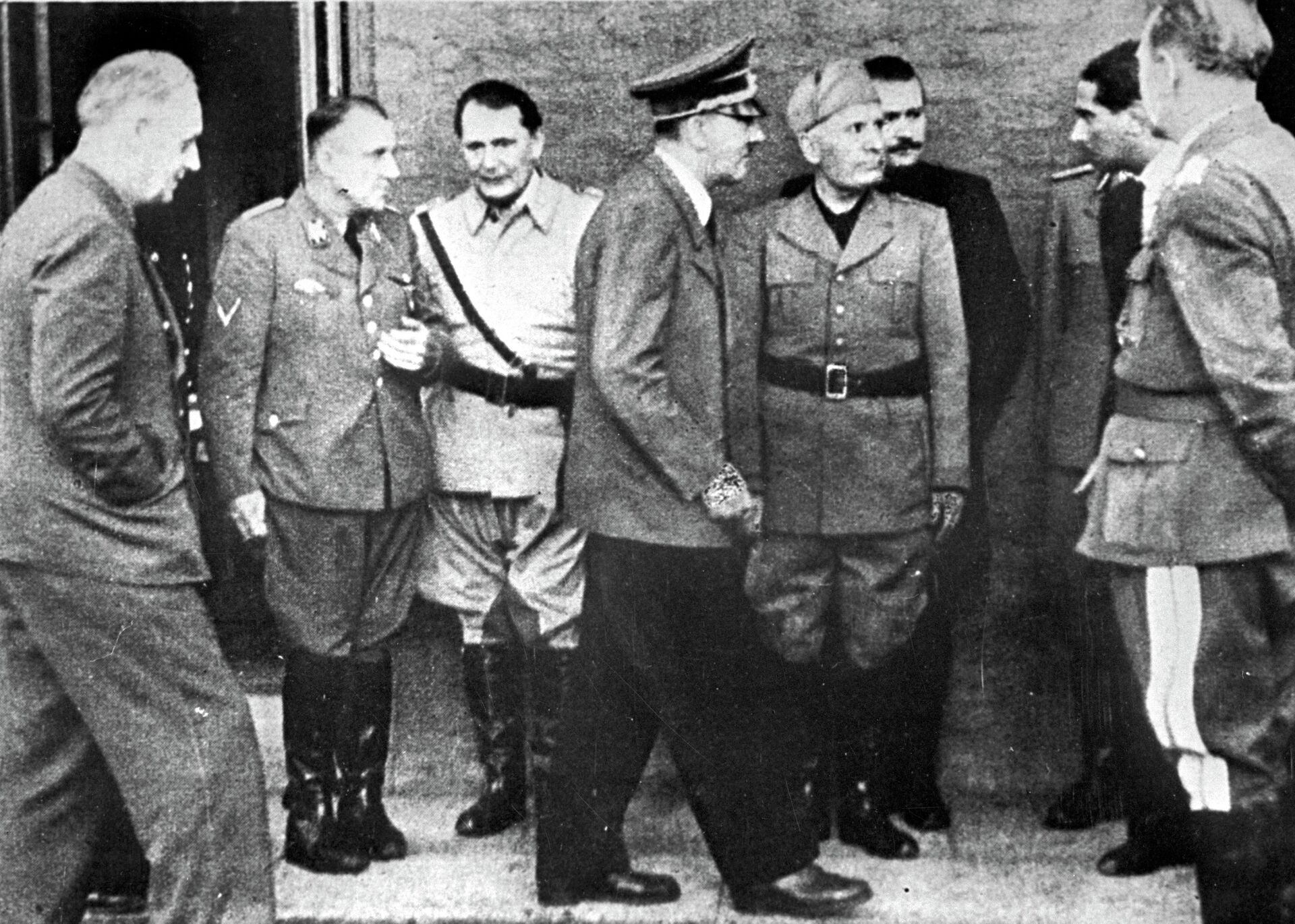 Иоахим фон Риббентроп, Мартин Борман, Герман Геринг, Адольф Гитлер и Бенито Муссолини - ИноСМИ, 1920, 18.01.2022