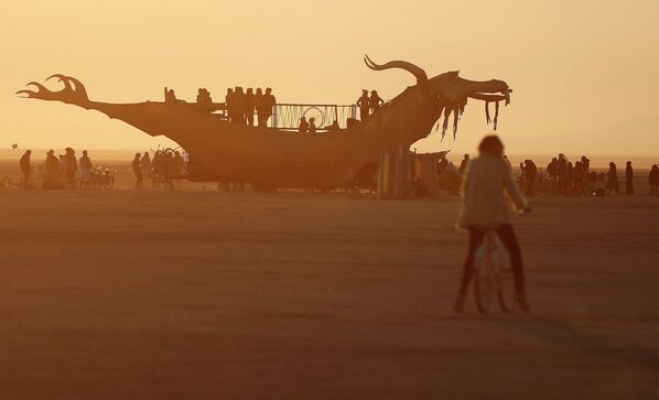 Фестиваль Burning Man в пустыне Блэк-Рок (Black Rock desert, пустыня Черной скалы) в штате Невада в США