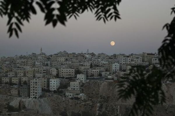 Луна над столицей Иордании, Амманом