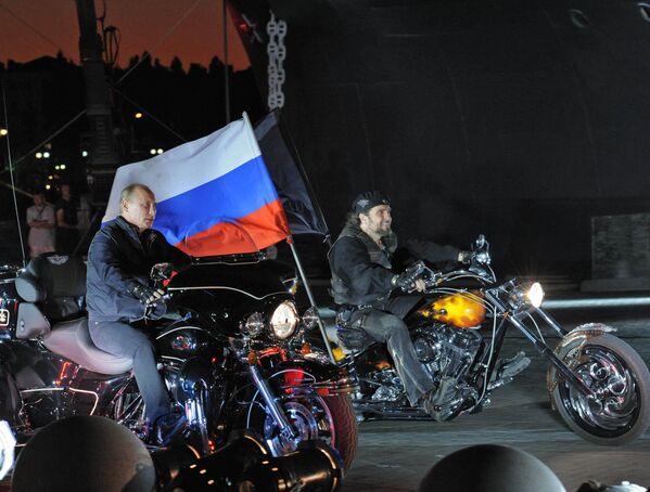 Премьер-министр РФ Владимир Путин на 16-м байк-фестивале в Новороссийске