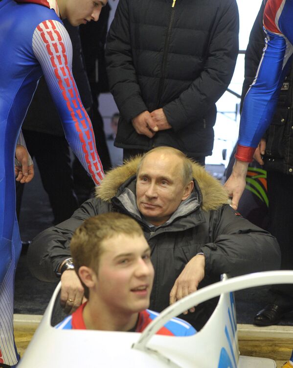 Премьер-министр РФ В.Путин посетил санно-бобслейный комплекс Парамоново