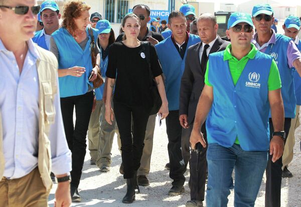 Посланник доброй воли ООН Анджелина Джоли прибыла в лагерь сирийских беженцев в Иордании