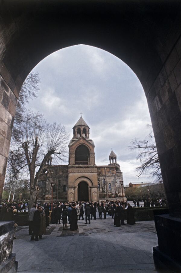 Эчмиадзинский монастырь, Армения, 1995 г.