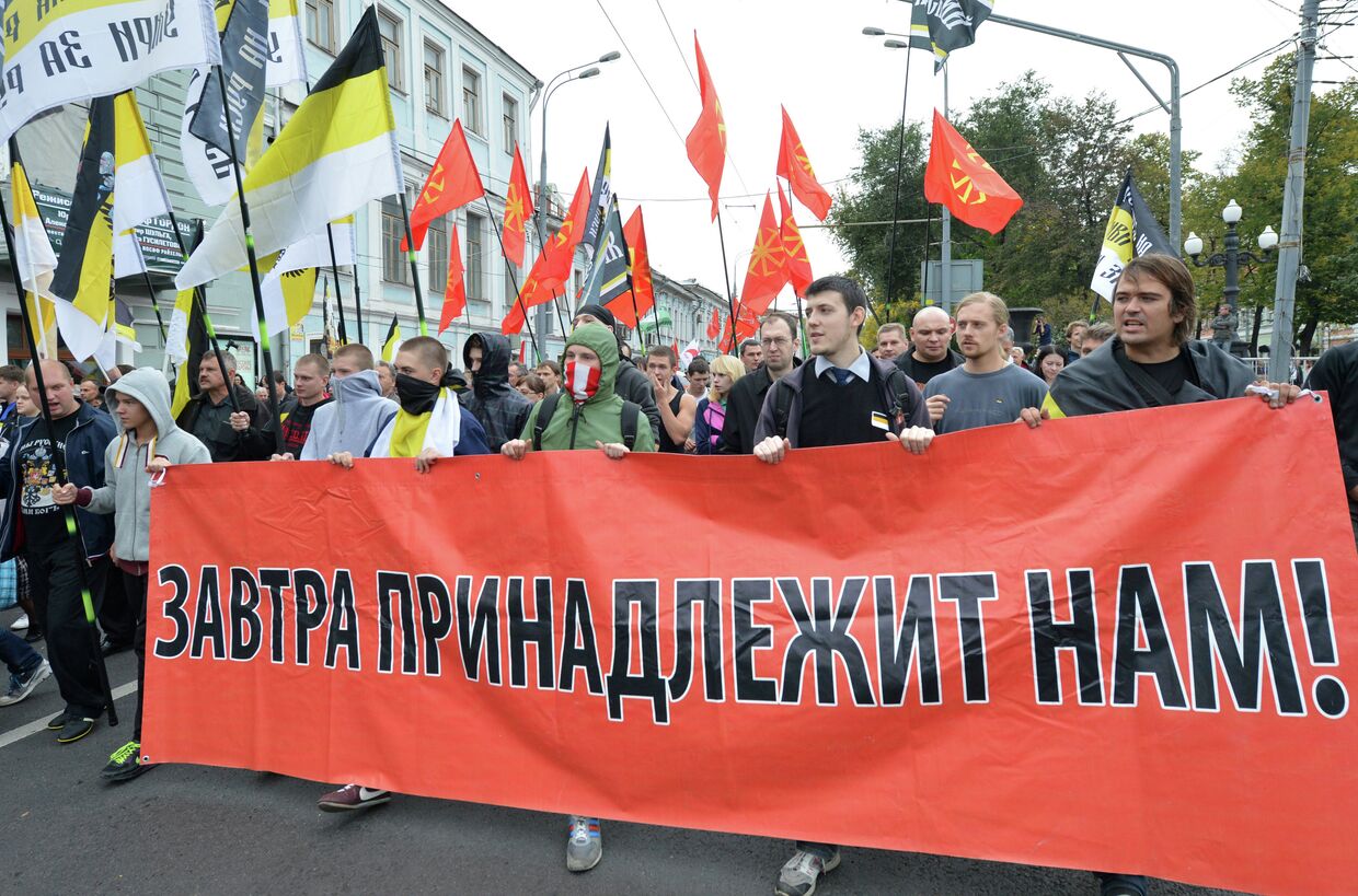 Участники акции Марш миллионов во время шествия по Бульварному кольцу в Москве