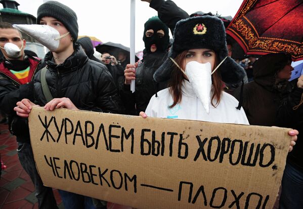 Участники митинга в поддержку Марша миллионов на площади Труда в Екатеринбурге
