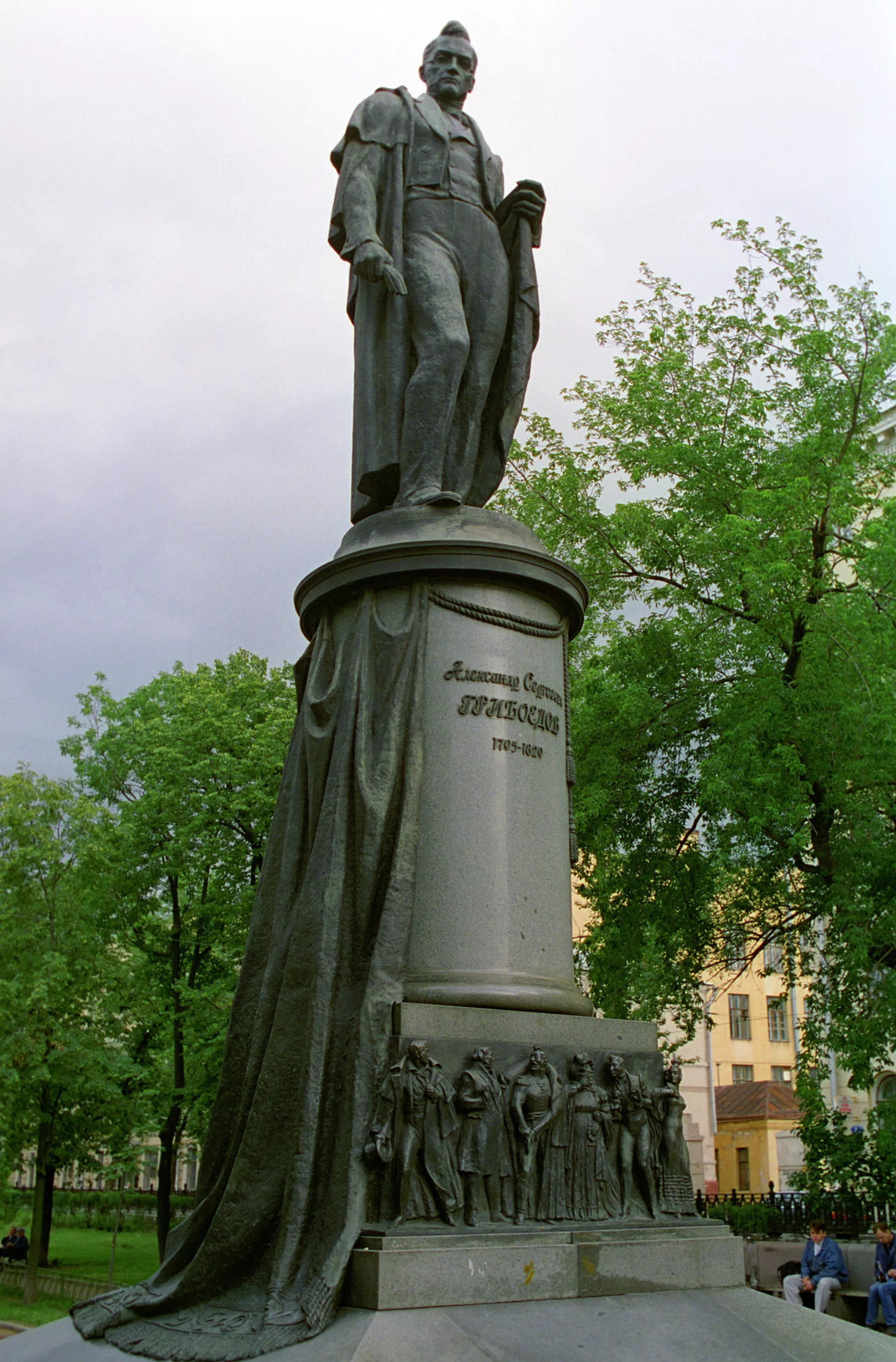 памятник грибоедову в москве