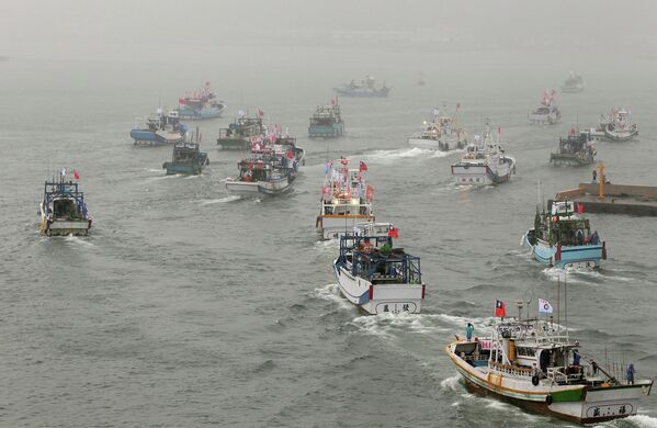 Несколько десятков судов вышли из Тайваня в сторону спорных с Японией островов