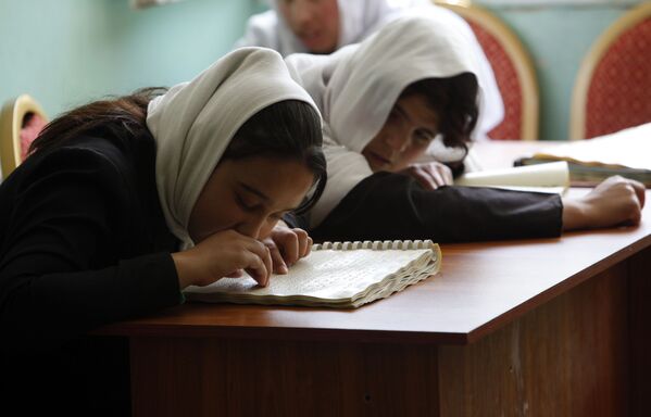 Слепые ученики в школе в Афганистане