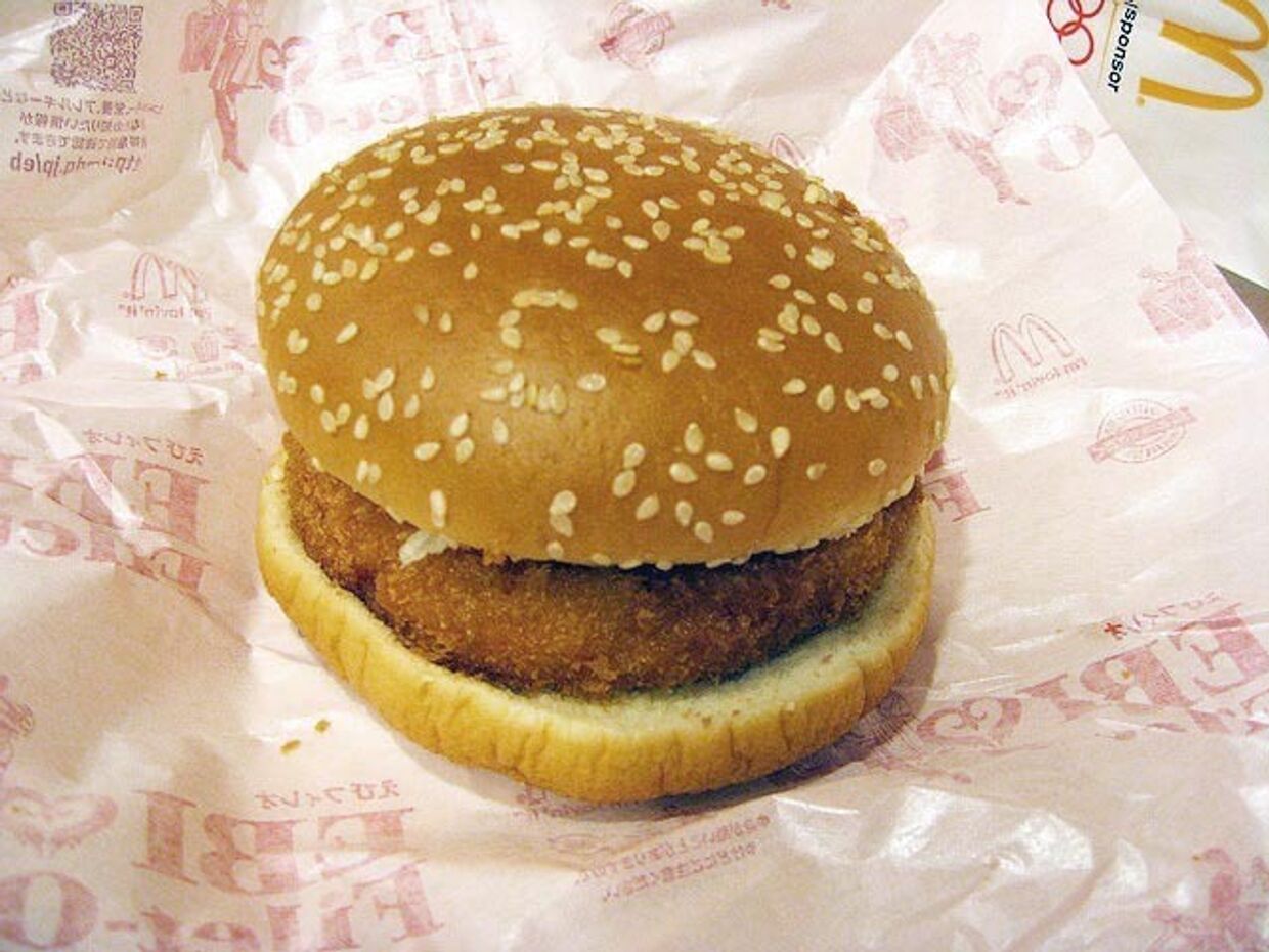 Гамбургер Ebi Filet-O в японском Макдоналдсе 