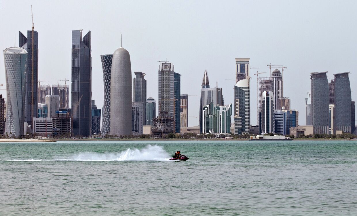 Небоскреб Doha Tower в столице Катара Дохе