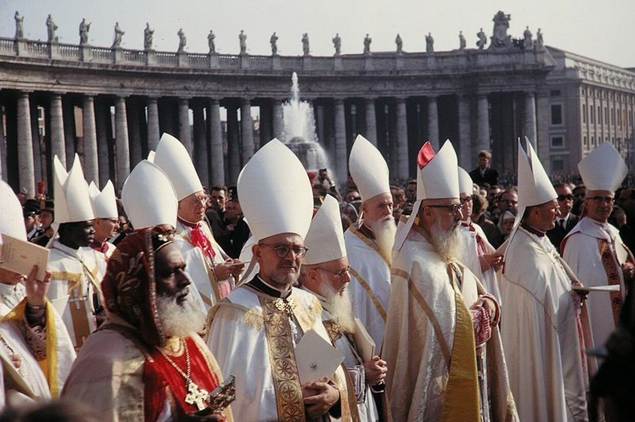 Отцы Собора в Ватикане в день открытия Второго Ватиканского собора