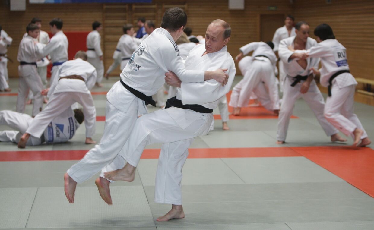 Премьер-министр РФ Владимир Путин провел тренировку по дзюдо в Школе высшего спортивного мастерства в Санкт-Петербурге