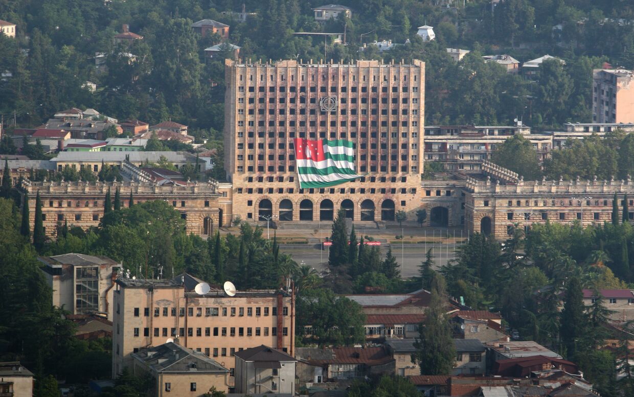 Здание парламента в Сухуми