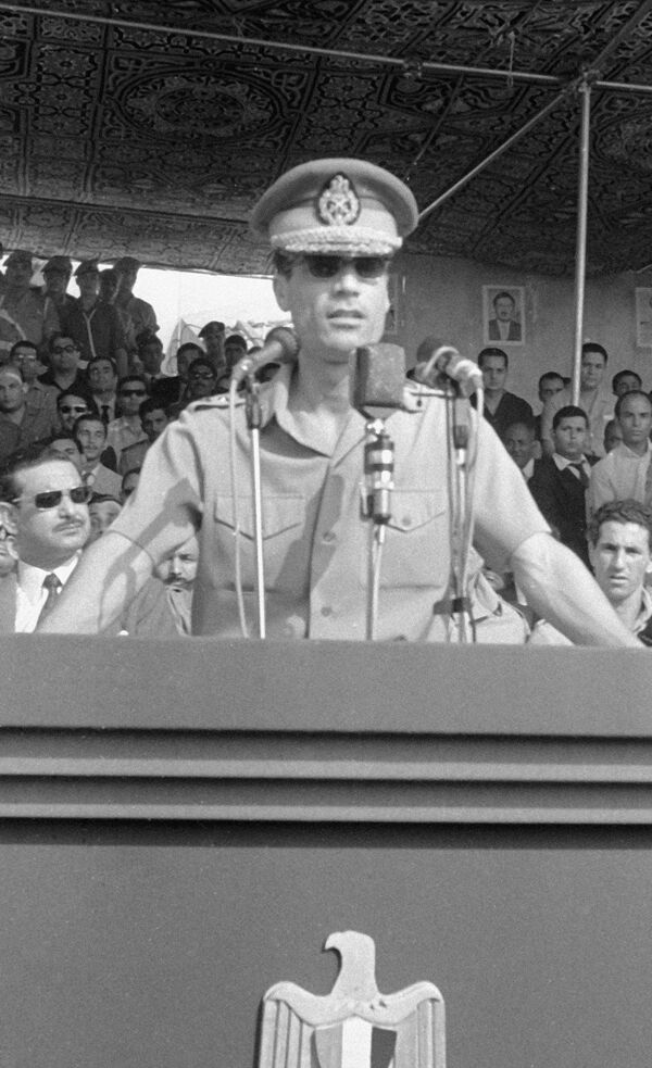  Председатель совета Революционного командования полковник Муаммар Кадаффи