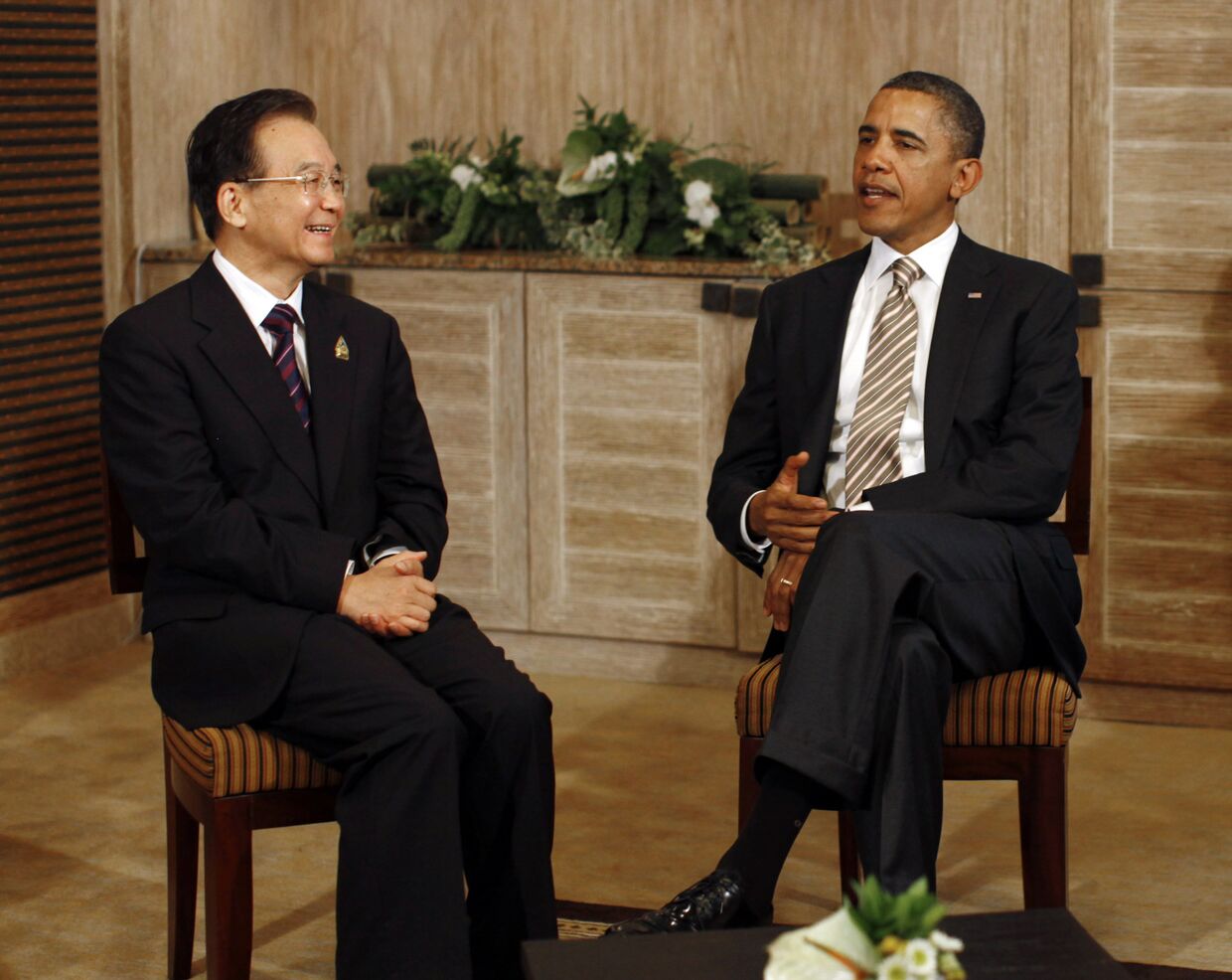 Президент США Барак Обама обсудил с премьером Госсовета КНР Вэнь Цзябао на саммите в Бали