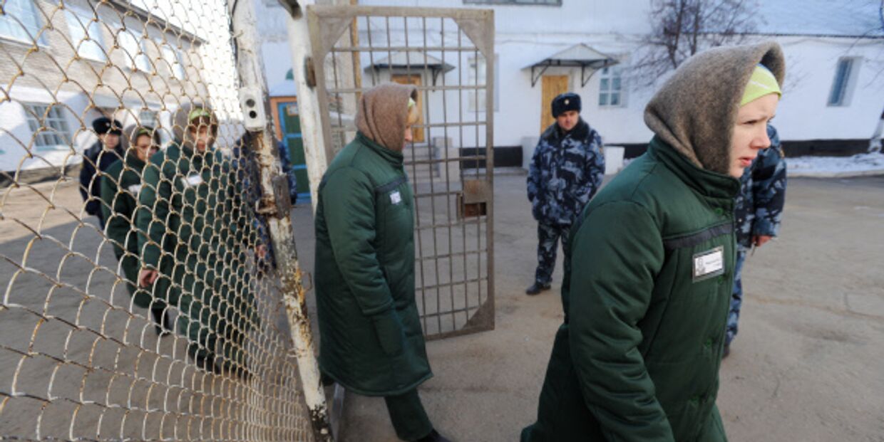 Заключенные женской колонии Заключенные женской колонии