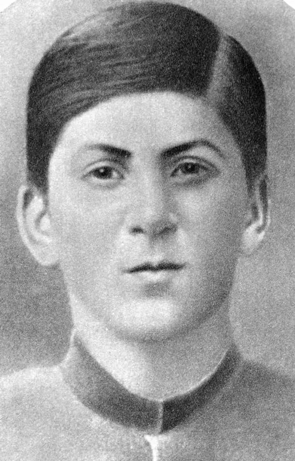Иосиф Сталин в годы учебы в духовной семинарии
