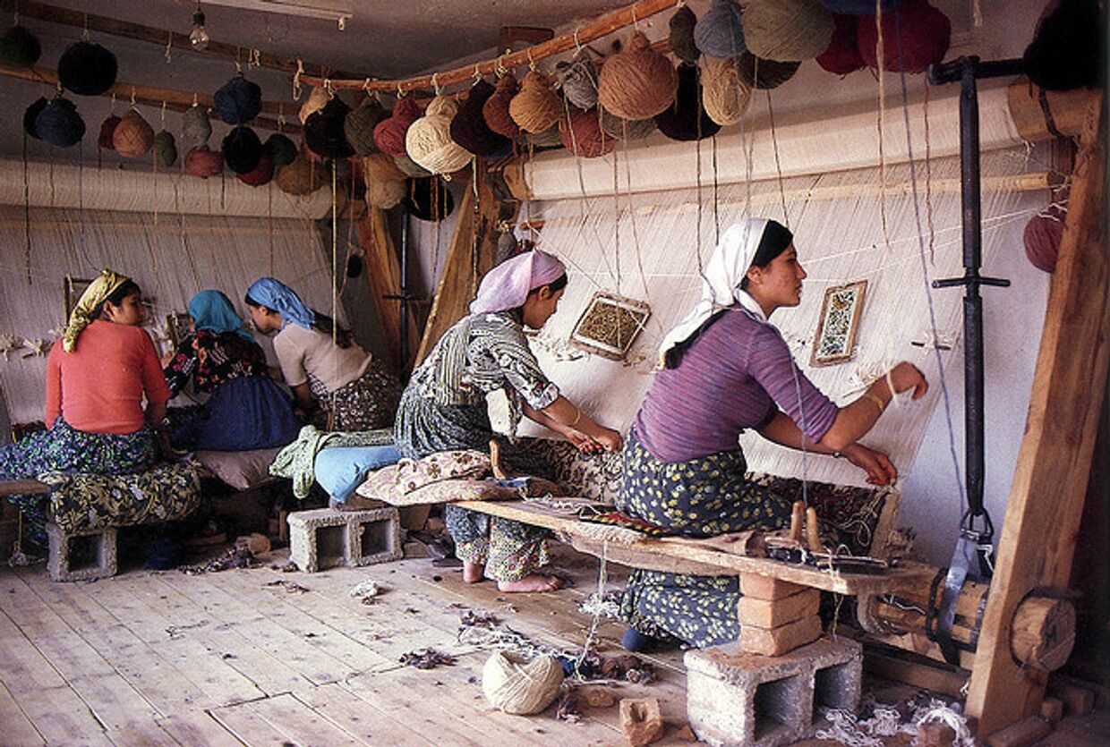 Турецкие ткачихи за работой