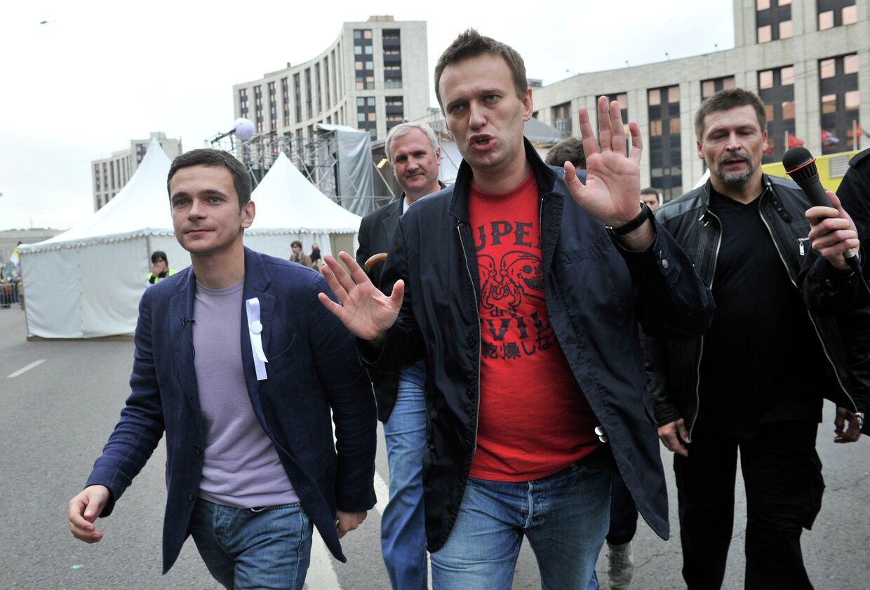 Илья Яшин и Алексей Навальный после окончания акции «Марш миллионов»