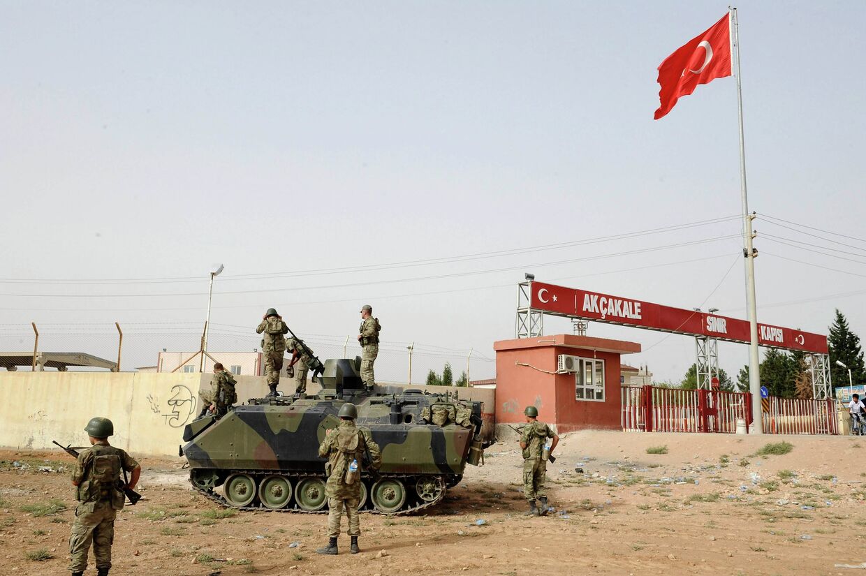 Турецкие солдаты на границе с Сирией