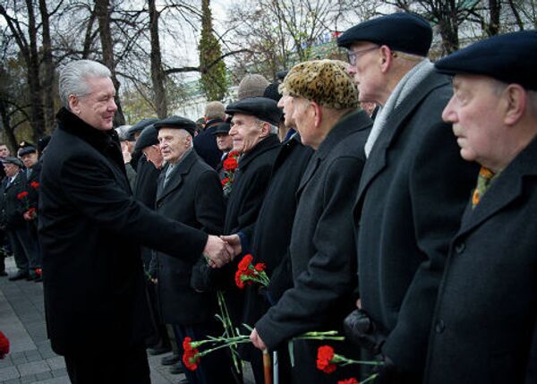 Мэр Москвы Сергей Собянин приветствует ветеранов Великой Отечественной войны