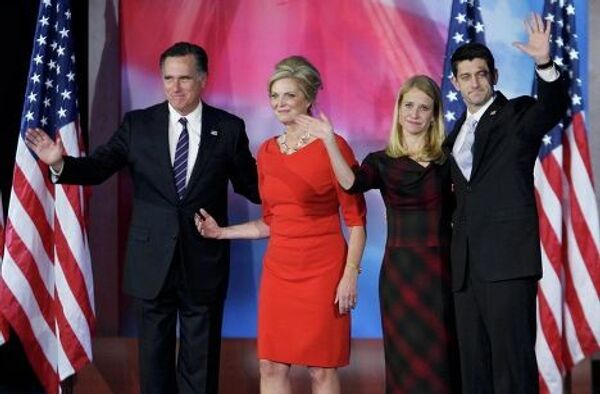 Митт Ромни со своей женой Энн и Пол Райан со своей женой Жанной