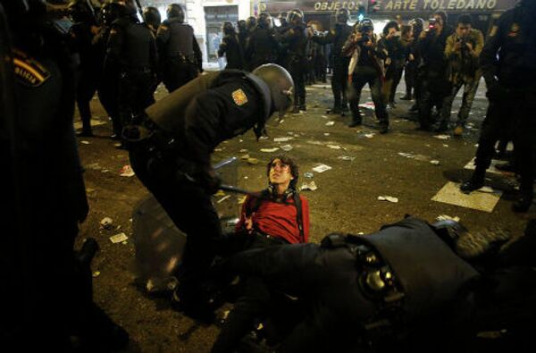 Столкновения полицейских и участников всеобщей забастовки в Мадриде, Испания