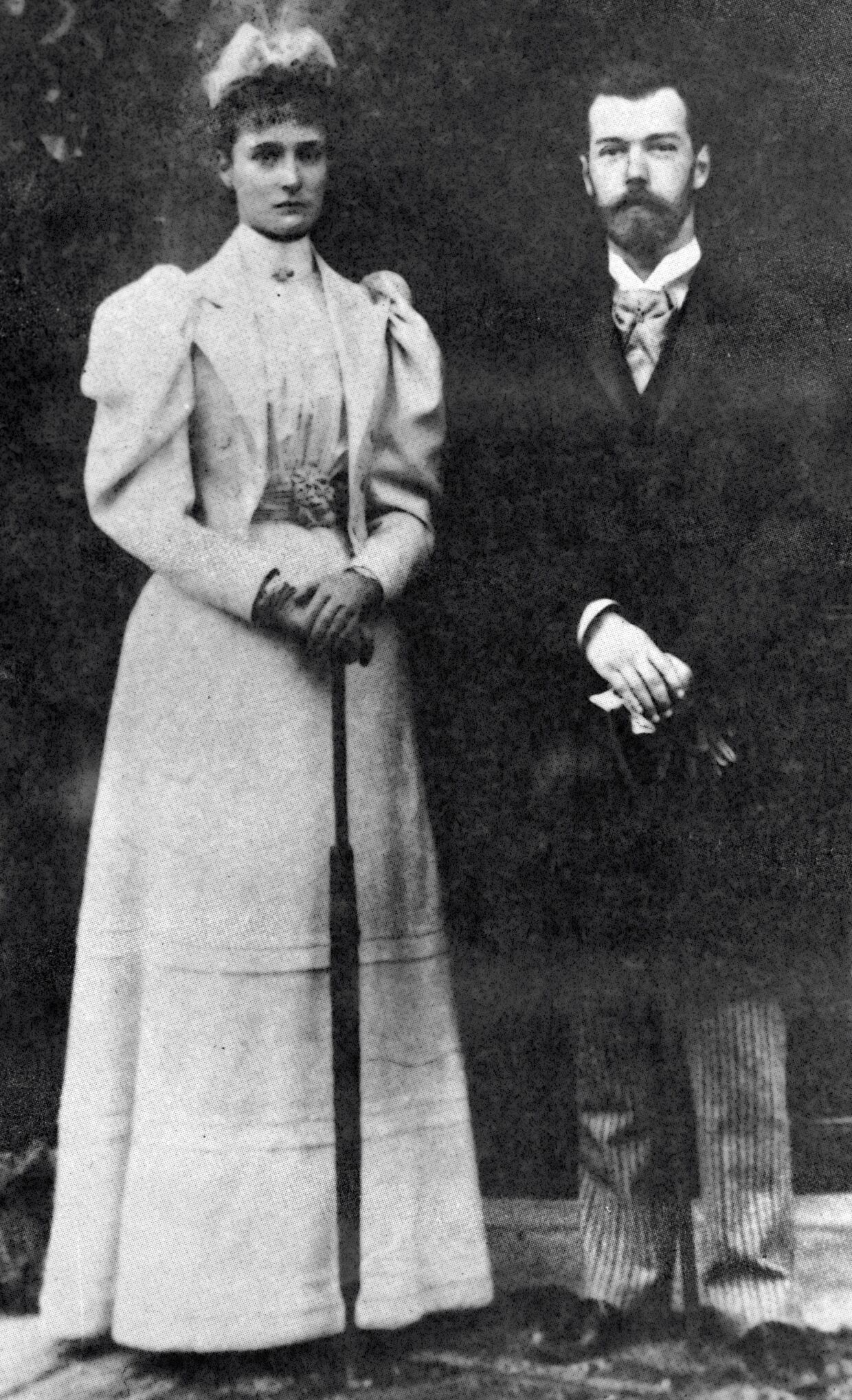 Император Николай II с женой 