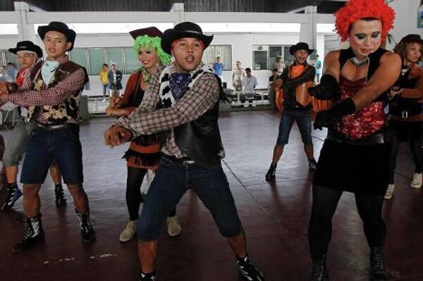 Танцевальный конкурс «Gangnam Style» среди заключенных следственного изолятора Бангкока