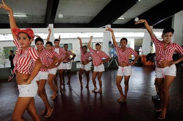 Танцевальный конкурс «Gangnam Style» среди заключенных следственного изолятора Бангкока