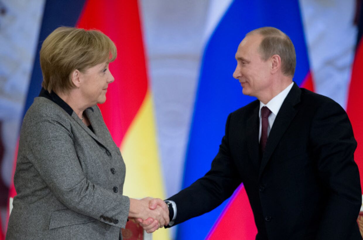 Президент РФ Владимир Путин и канцлер Германии Ангела Меркель в Большом Кремлевском дворце