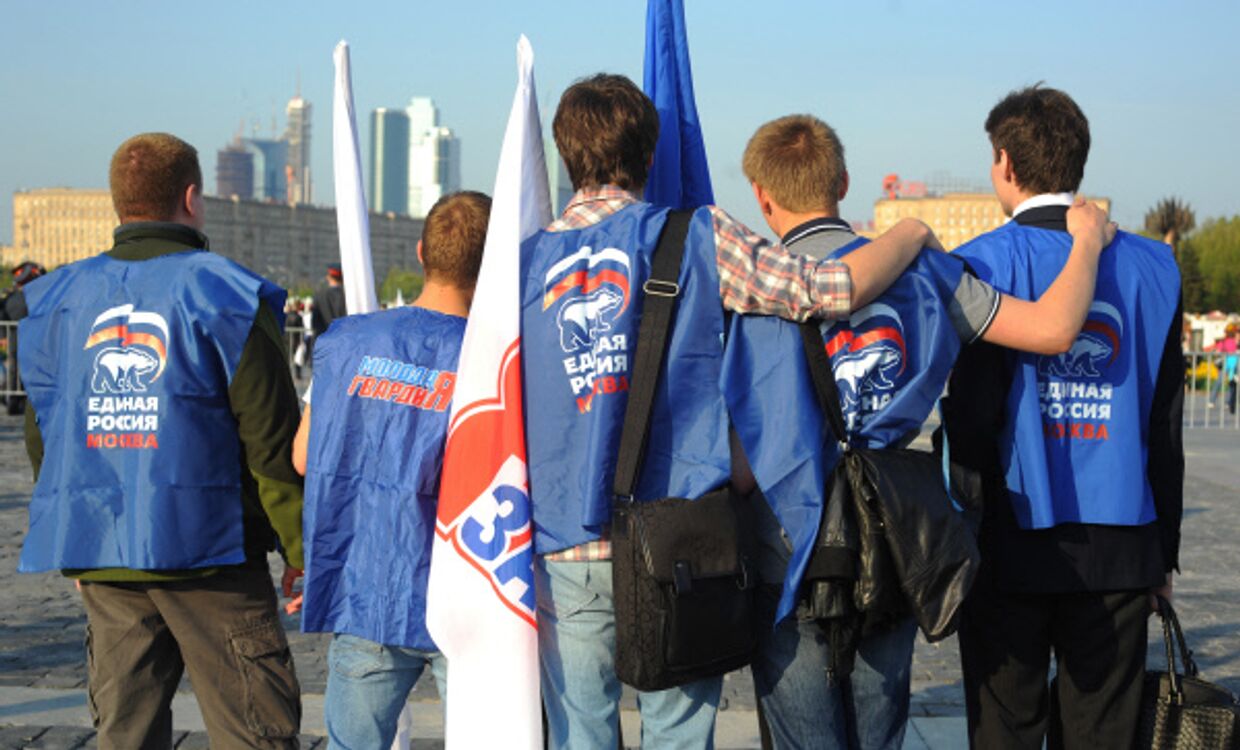 Члены молодежной организации «Молодая гвардия» партии «Единая Россия»  