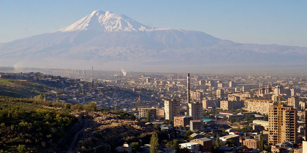 Ереван и вид на гору Арарат