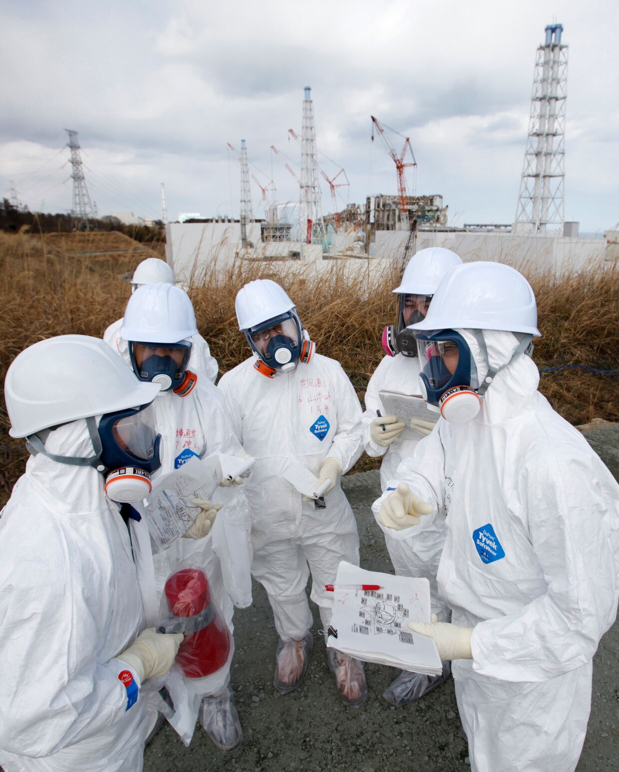 Участники пресс-тура на территории АЭС Фукусима