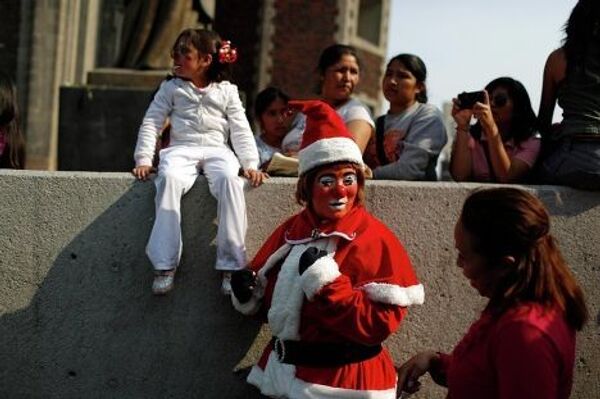 Традиционное паломничество клоунов в Мехико